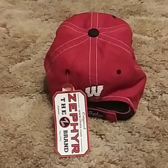Wisconsin Badgers Brand new adjustable Hat! - Picture 2 of 4